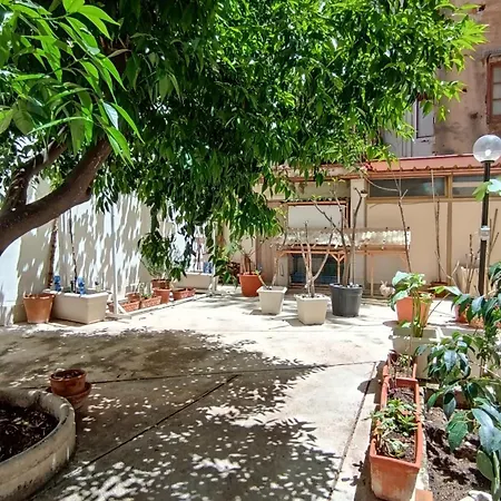 Tati's Garden Guest house *