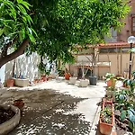 Tati's Garden 게스트하우스 3*